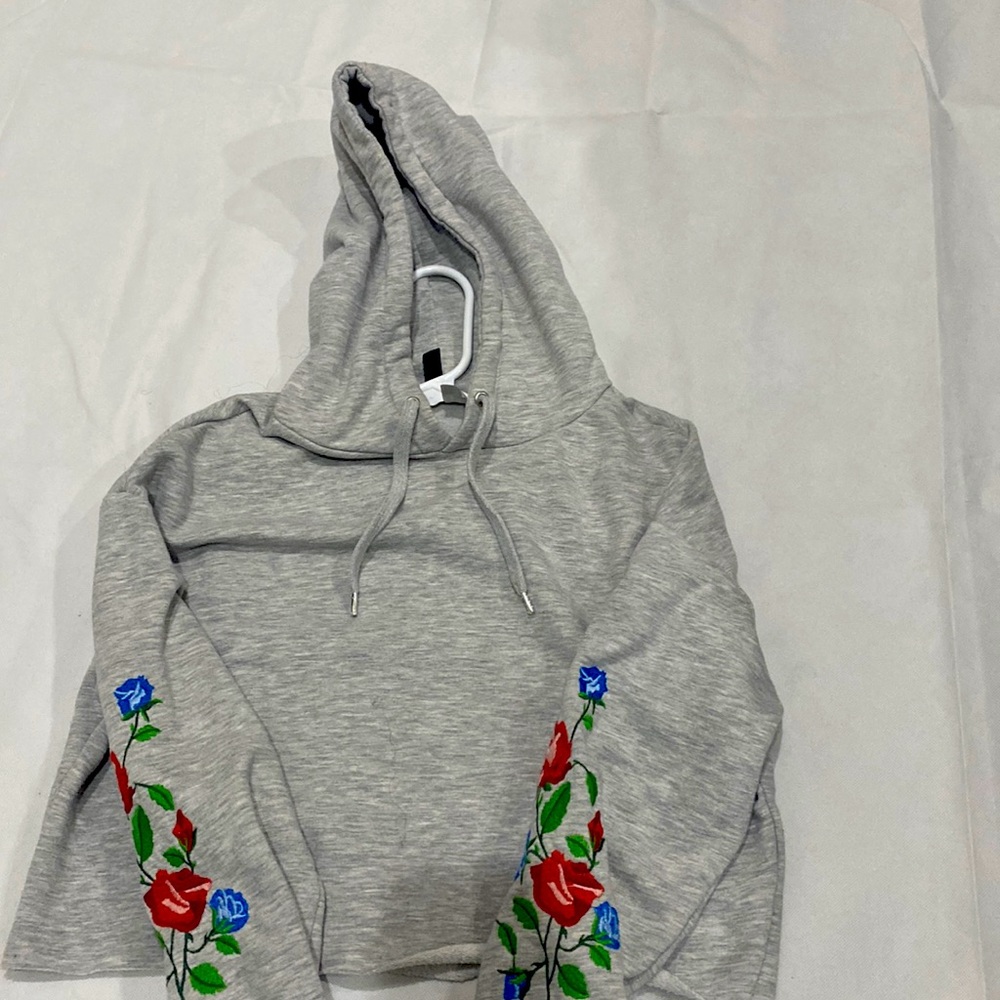 Crop Top With Flower Sleeve; Small